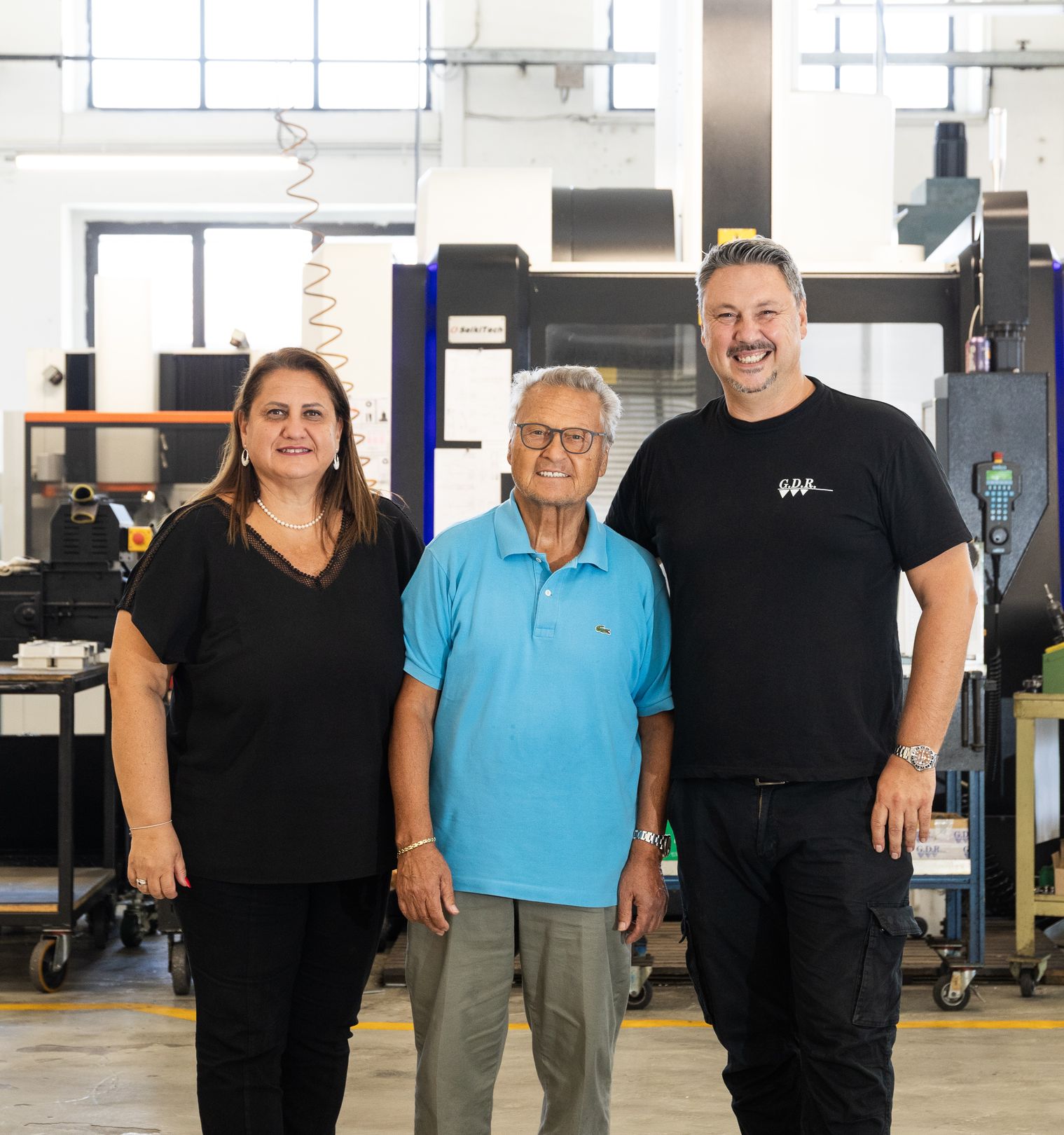 Rosa e Daniele Martinelli con il fondatore Gaetano nell'officina G.D.R.